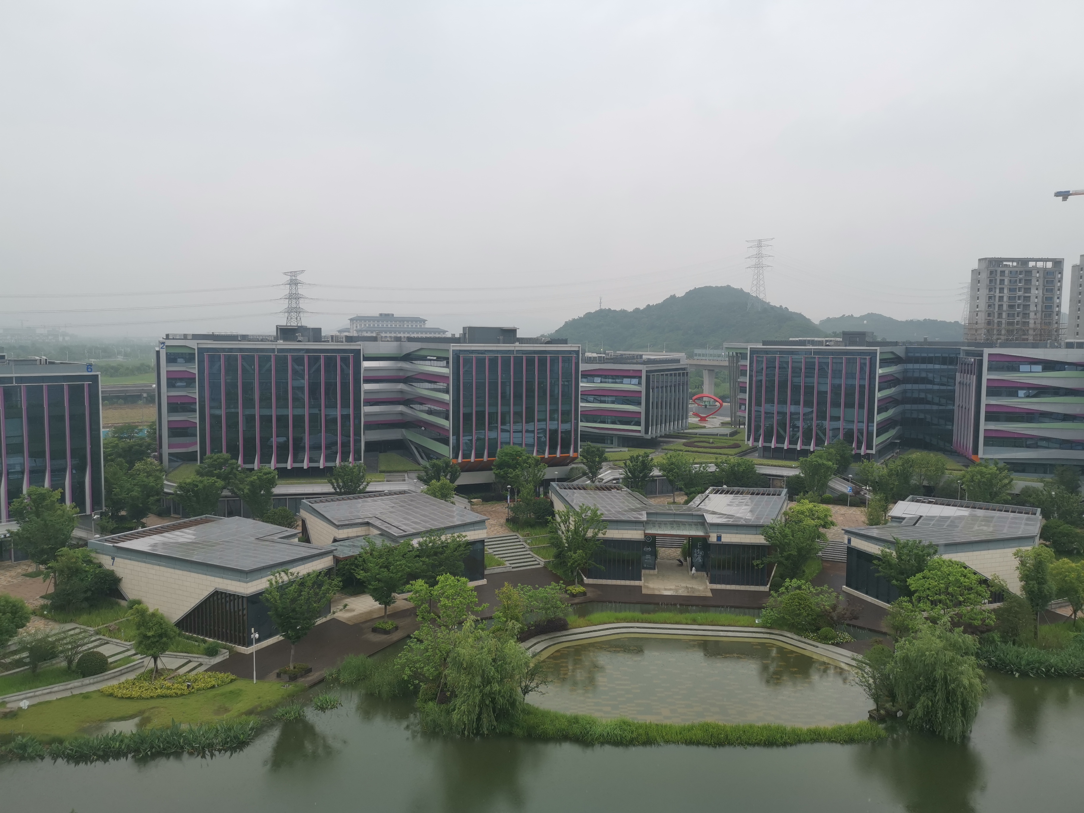 高素質(zhì)的團(tuán)隊(duì)